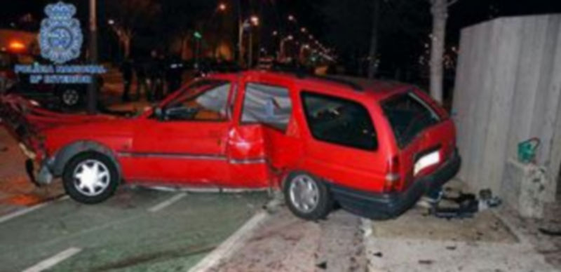Coche siniestrado durante la persecución.