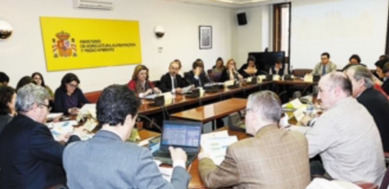 Agricultura presenta la cadena de valor de la leche y del conejo 1 Imagen de la reunión celebrada en el Ministerio entre los representantes de la Administración y de los productores. / Magrama