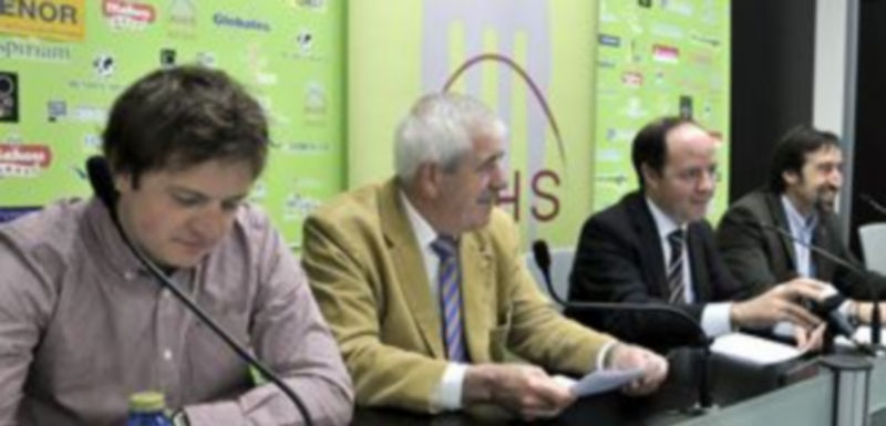 Los asistentes a la rueda de prensa de AIHS