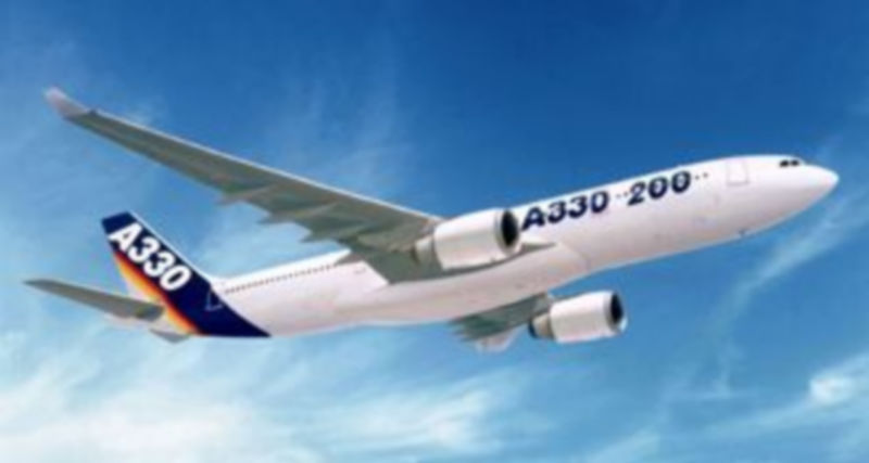 Foto de archivo de un Airbus A330 en vuelo./ EFE