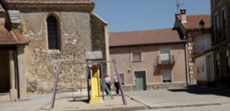 Los vecinos de Aldea Real viven con consternación el suceso y las calles del municipio se presentaban ayer desiertas./ D.MIGUEL