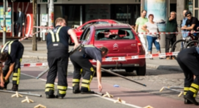 Efectivos de la policía alemana acordonan la zona del crimen