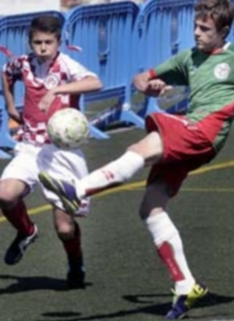 El segoviano Mario Martín en una jugada del partido entre Castilla y León y el País Vasco. / Juan Martín