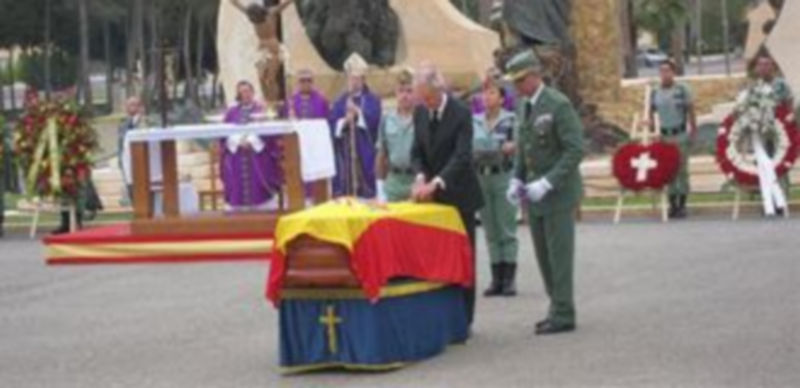 Morenés ha impuesto la cruz del mérito militar