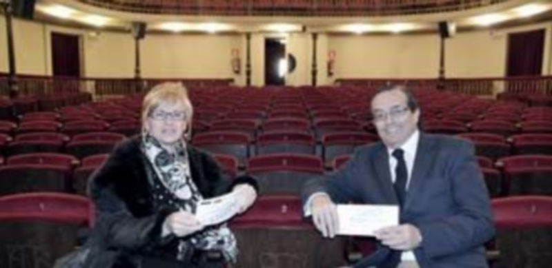 Nélida Cano y José Carlos Monsalve esta mañana en el Teatro Juan Bravo./JUAN MARTÍN