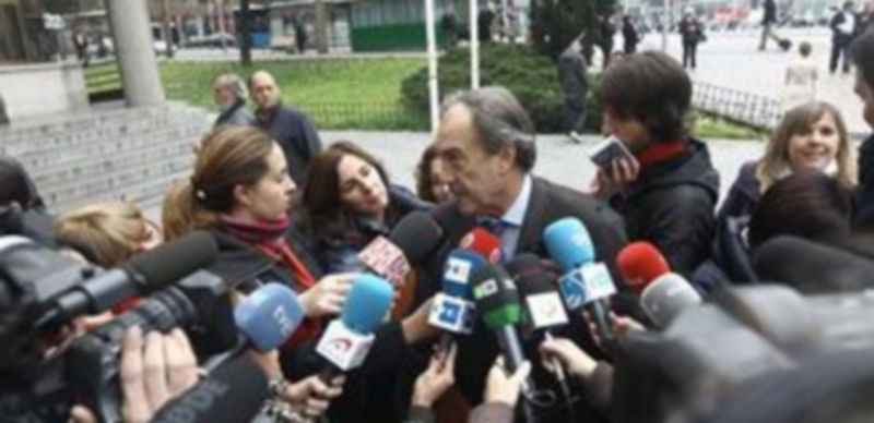 El abogado de los familiares de las cuatro jóvenes fallecidas por la avalancha atiende a los medios hoy en Madrid./ EUROPA PRESS