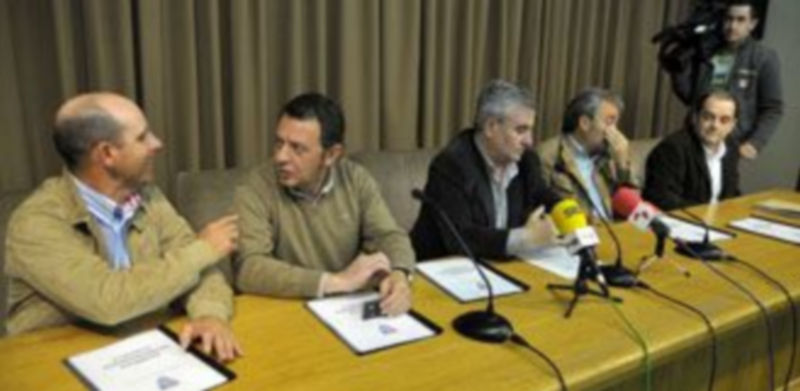 Imagen de la mesa de la junta directiva de la Segoviana