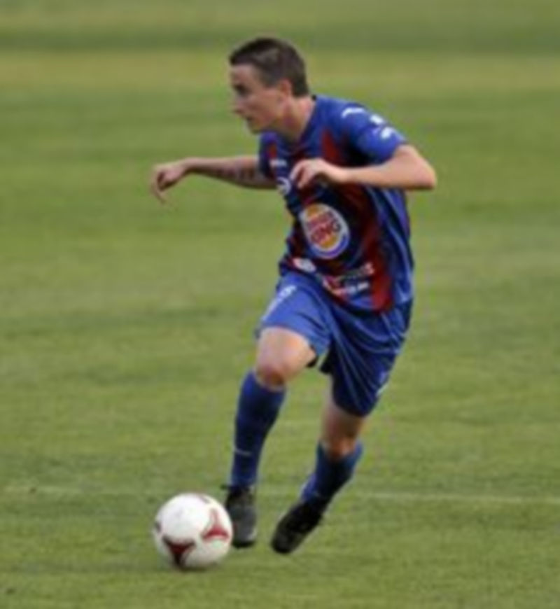 Asier Arranz podría debutar hoy en partido oficial con la Gimnástica. / J.M.