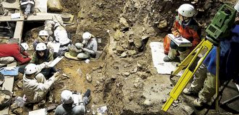 Un momento de los brabajos que se están realizando en el yacimiento arqueológico del Sistema Atapuerca. /Ical