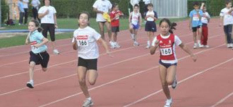 Instante de una carrera de velocidad disputada en las pistas Antonio Prieto de La Albuera. /KAMARERO