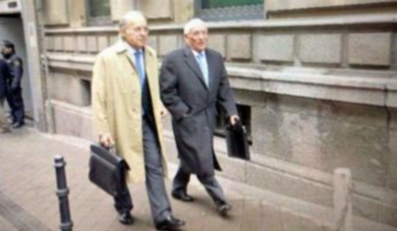 Atilano Soto (dcha.) a su llegada  a la Audiencia Nacional./ A.BENAVENTE