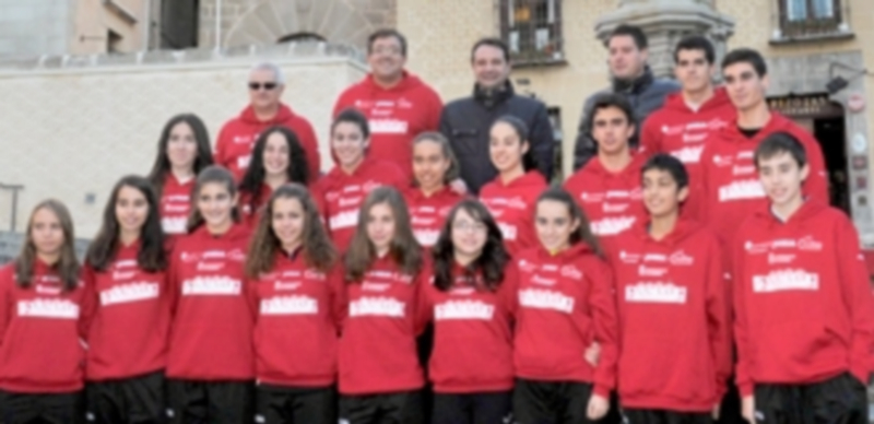 Los integrantes del Centro de Especialización Técnica de Atletismo