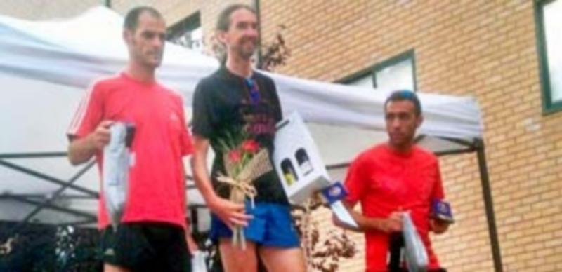 Podio masculino de la primera Carrera Sin Más. / El Adelantado