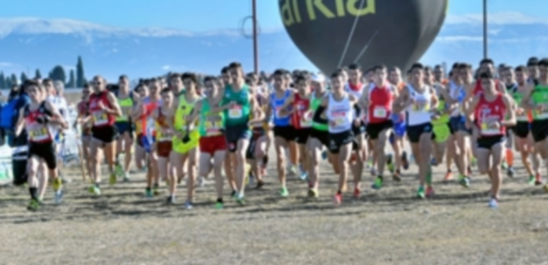 Imagen de la salida de la prueba para la categoría senior y promesa masculina del XLII Cross de Cantimpalos./ Kamarero