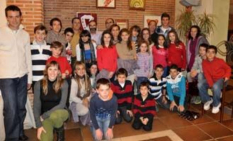 Foto de familia con los premiados en la cena anual del CAJ Blume y el CA Velox. / El Adelantado.