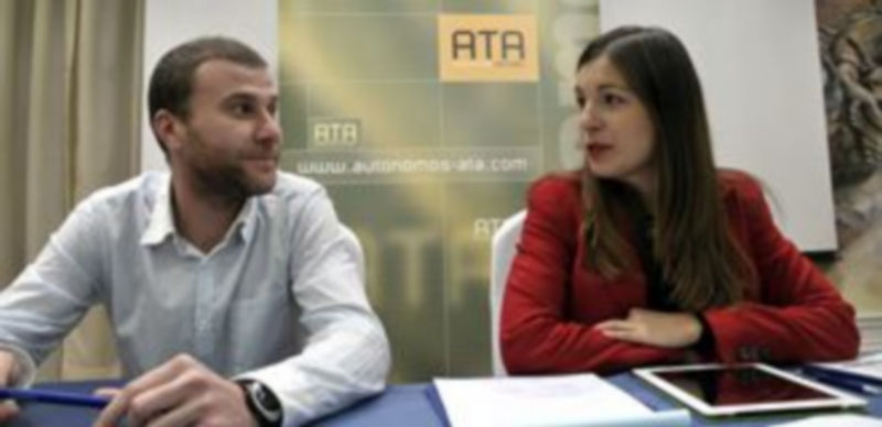 Soraya Mayo estuvo acompañada en la rueda de prensa por el secretario general de ATA en la región