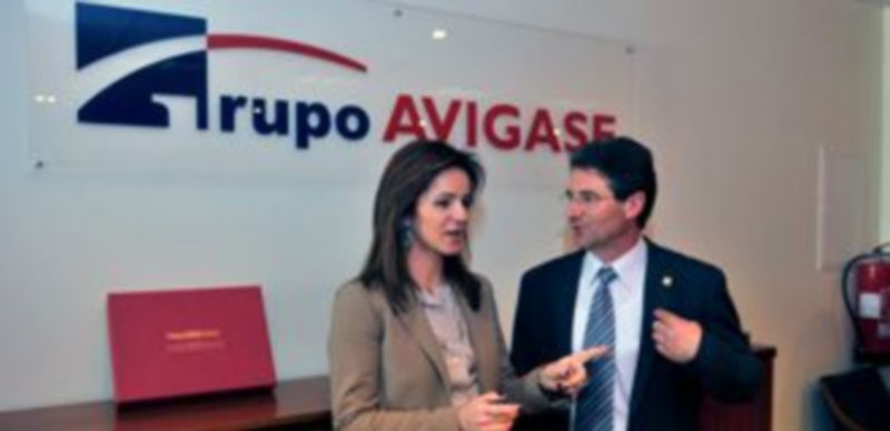 La consejera de Agricultura y el presidente de Avigase. / KAMARERO
