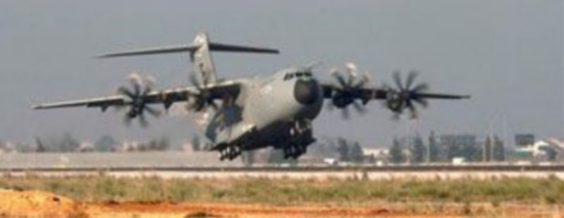 El avión de transporte militar A400M construido por el fabricante europeo EADS