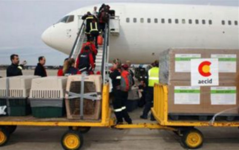 El primer avión con ayuda humanitaria a Chile  ha partido hoy desde la base de Torrejón de Ardoz (Madrid) con destino a Santiago de Chile./ EFE