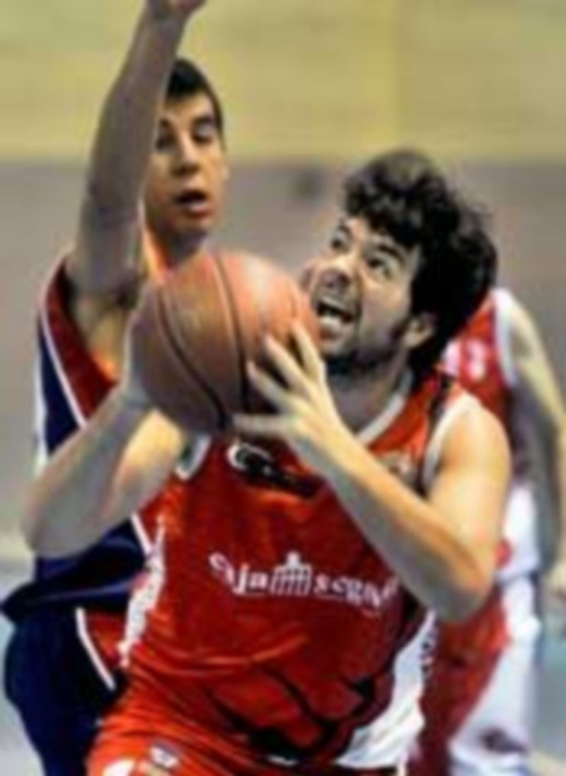 Jugada de un encuentro anterior del CD Base en el Emperador Teodosio. / K.