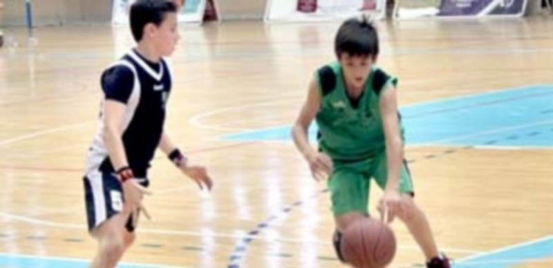 Jugada de un encuentro de categoría minibasket entre dos equipos segovianos. / El Adelantado