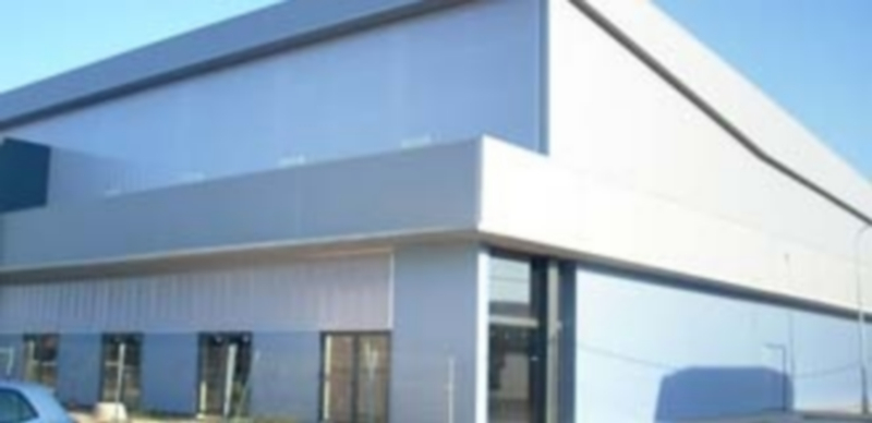 Estado actual del nuevo pabellón polideportivo de Nava de la Asunción. / Amador Marugán