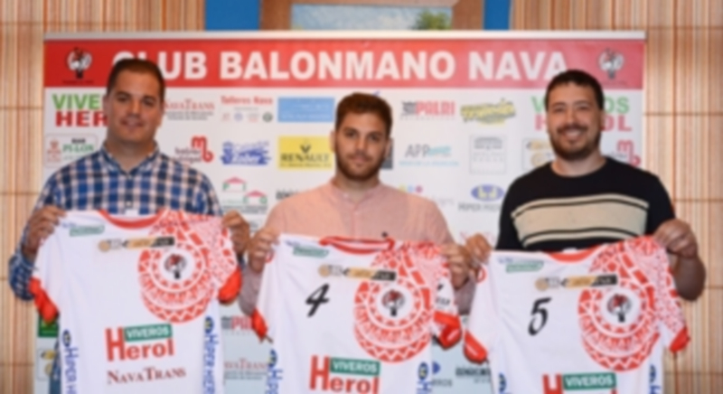 Un momento de la presentación de los nuevos jugadores./ Amaruarri