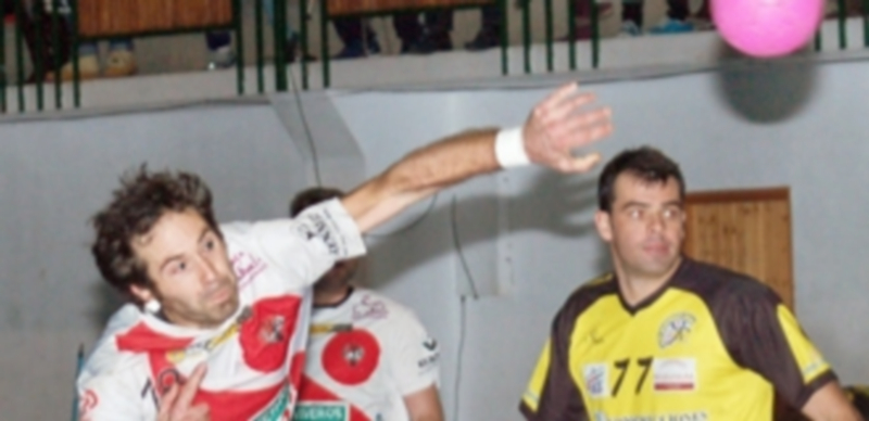 Alberto García lanza a la meta contraria. / A. Marugán