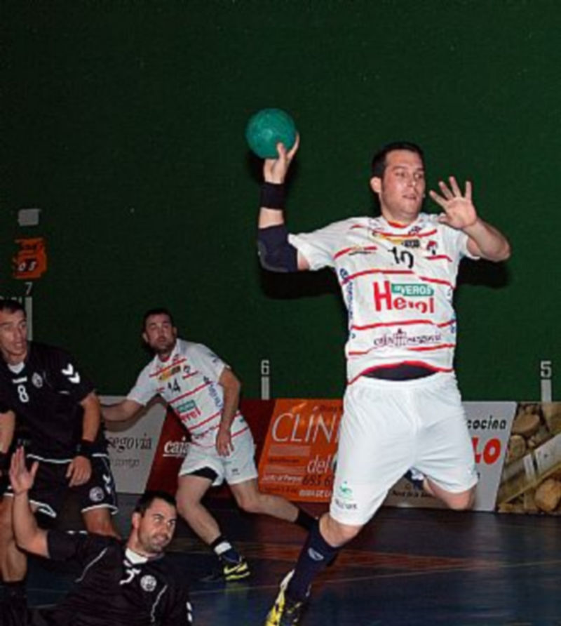 El pivote Dario Ajo sentenció una y otra vez la portería rival hasta marcar  12 goles más en su haber. / A. MARUGÁN