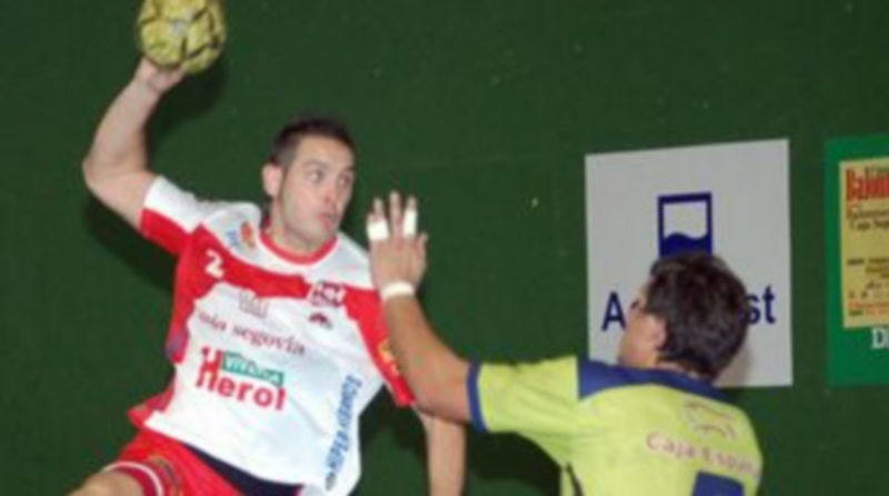 El ataque navero cobró fuerza en en la segunda mitad  donde el lateral Alexis  fue el máximo goleador. /A.MARUGÁN