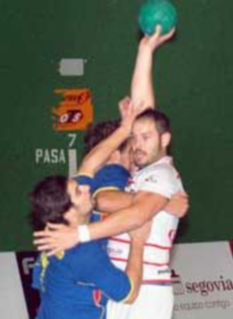 Jugada de un encuentro anterior del Viveros Herol BM Nava. / A. Marugán