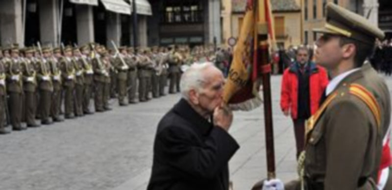Uno de los momentos de la jura de bandera celebrada esta mañana