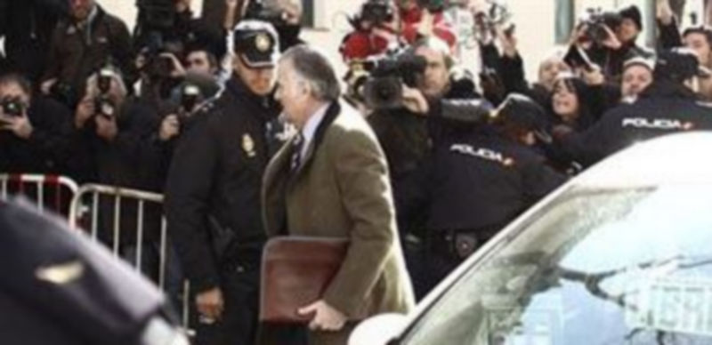 Luis Bárcenas a su llegada a la sede de la Fiscalía Anticorrupción en Madrid./ EUROPA PRESS