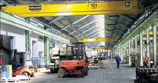 Más de 200 trabajadores entre personal civil y militar integran la nómina de la Base Mixta / KAMARERO