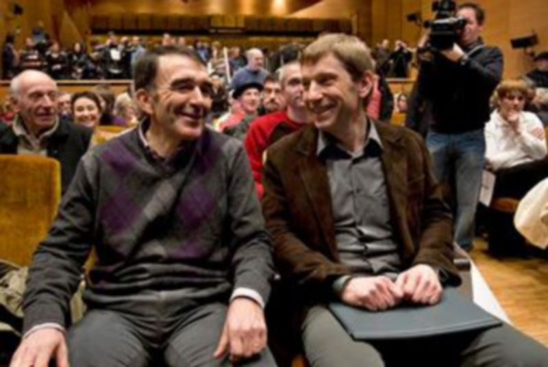 Los dirigentes de la izquierda abertzale Rufi Etxeberria (dcha) e Iñigo Iruin
