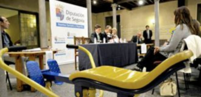 Un momento de la entrega de los circuitos. / A. BENAVENTE