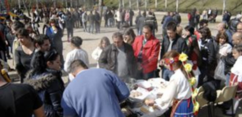 Un momento de la fiesta en el parque del cementerio.
