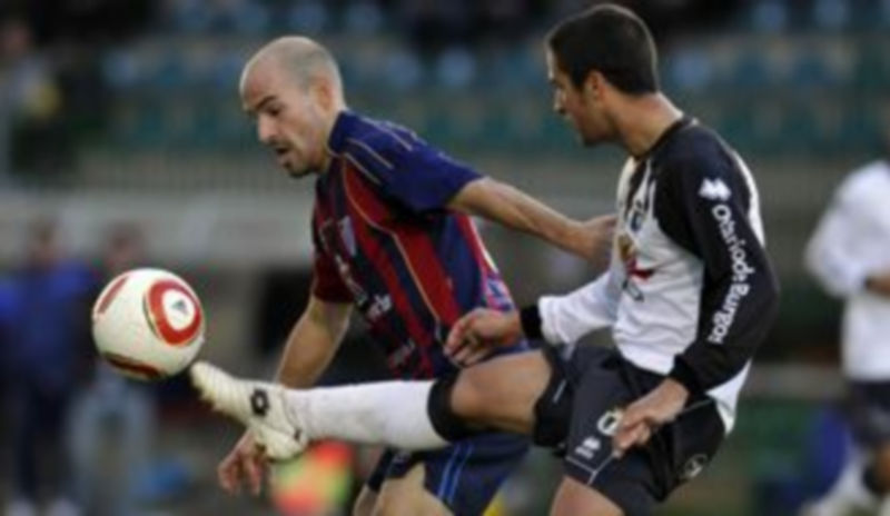 La Segoviana jugará ante un reforzado Burgos en La Albuera 1 Ricardo frente a Jesús Alonso el año pasado