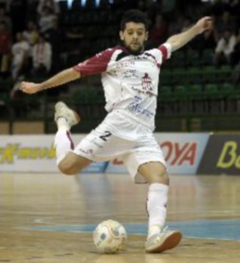 David se prepara para golpear a la pelota en un partido anterior. / Juan Martín