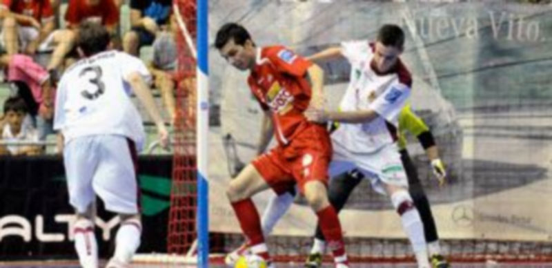 Imagen del último encuentro de la pasada temporada que jugó el Caja Segovia en Murcia ante ElPozo. / Juan Martín