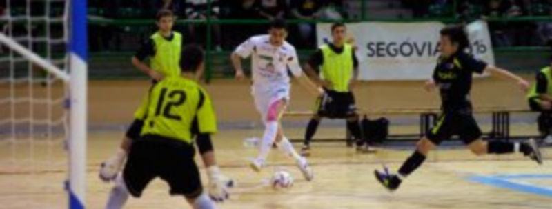 Esquerdinha lanza a la portería del Benicarló