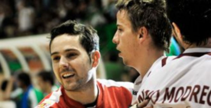 Cidao y Lín celebran un gol durante uno de los partidos del Caja Segovia la pasada temporada. / KAMARERO
