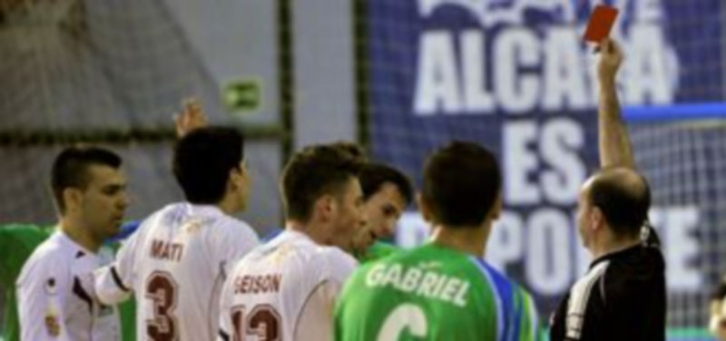 Borja fue expulsado en el partido de ayer y no jugará hoy. / Kamarero