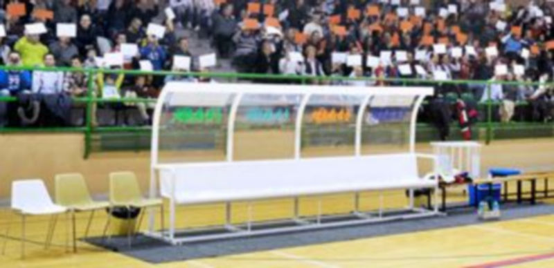 Imagen de uno de los banquillos del pabellón Pedro Delgado