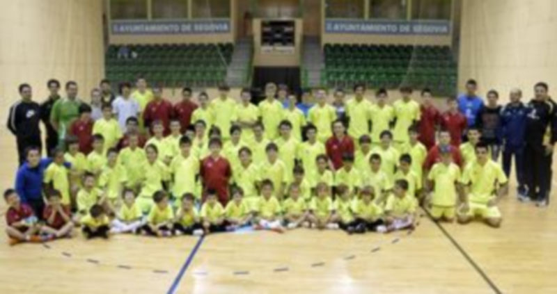 Foto de familia con la presencia de un buen número de los monitores