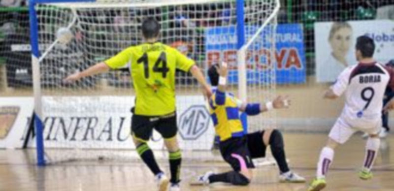 De esta manera marcó Borja el gol que supuso el empate a dos en el partido de ayer entre el Caja Segovia y el Fisiomedia Manacor