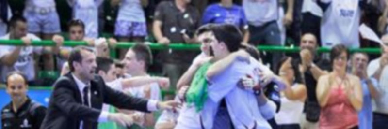 La afición de Segovia vibró con el equipo con la consecución del cuarto gol. / Kamarero