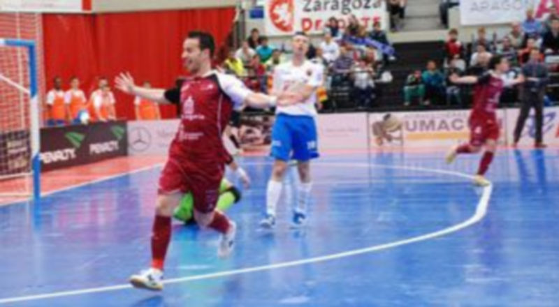 De esta forma celebró José Carlos la consecución del 0-1 frente al Umacón Zaragoza en la cancha del pabellón Siglo XXI. / Paz Belmonte