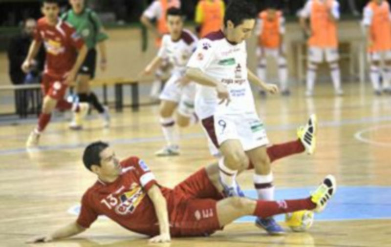 Jugada de un partido anterior entre el Caja Segovia y ElPozo Murcia. / KAMARERO