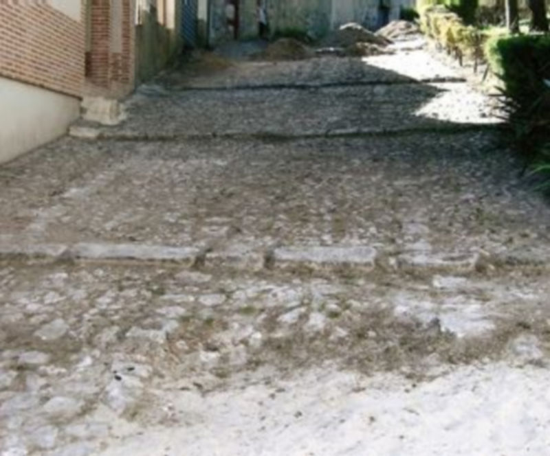 Estado de la parte inferior de la calzada tras la limpieza./S.G.